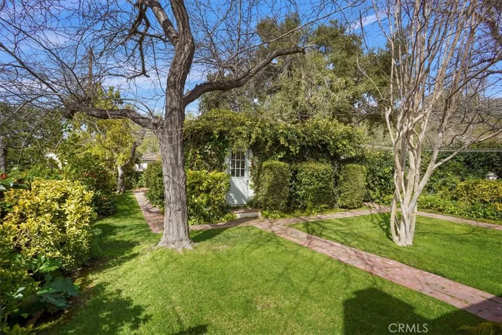 1083 E Fairmount, Burbank, California 91501 home-pic-19