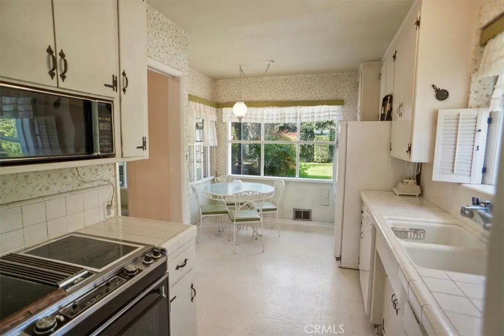 1083 E Fairmount, Burbank, California 91501 home-pic-8