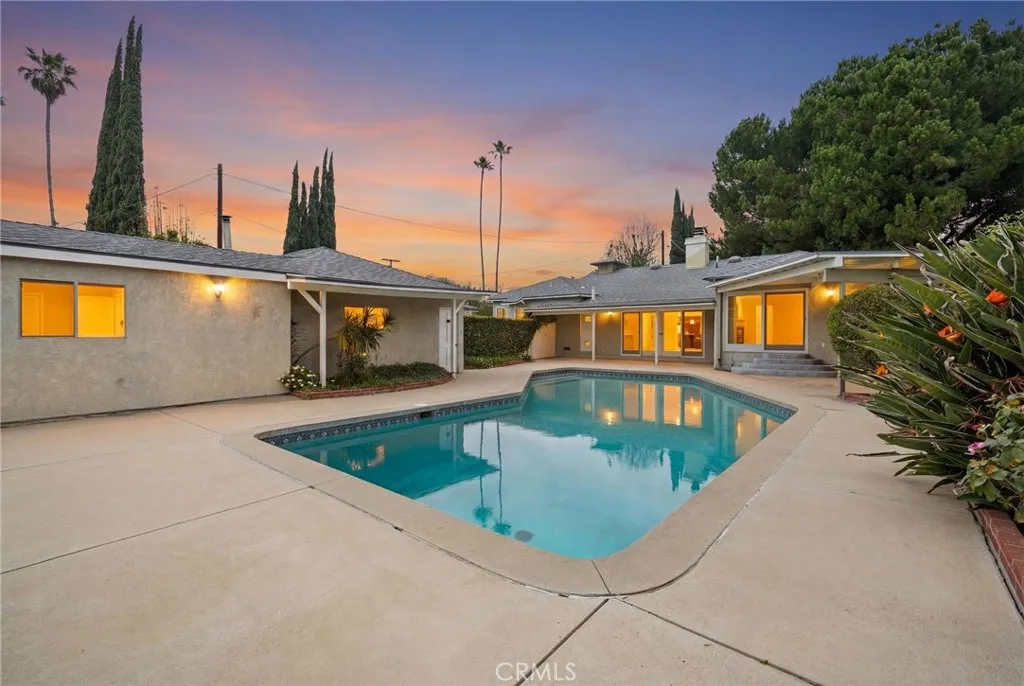 15934 Kittridge, Lake Balboa, California 91406 home-pic-36