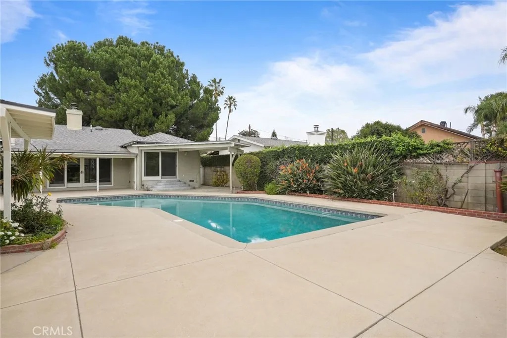 15934 Kittridge, Lake Balboa, California 91406 home-pic-39