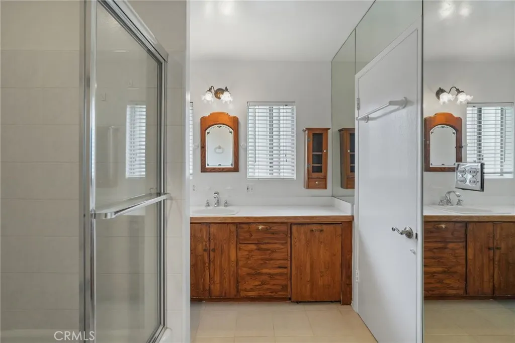 15934 Kittridge, Lake Balboa, California 91406 home-pic-30