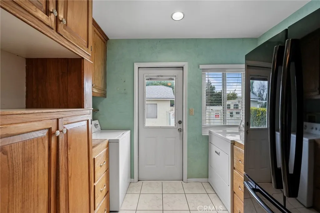 15934 Kittridge, Lake Balboa, California 91406 home-pic-17