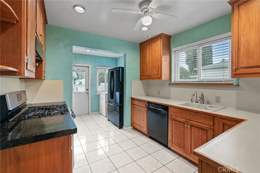 15934 Kittridge, Lake Balboa, California 91406 home-pic-15