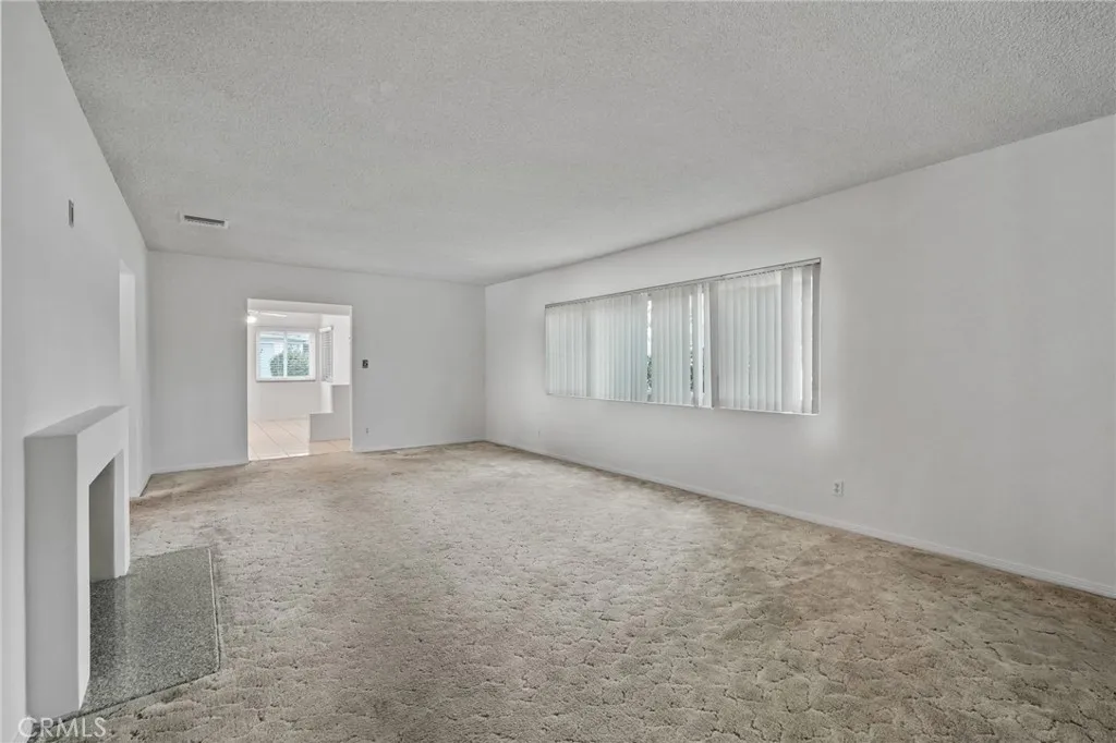 15934 Kittridge, Lake Balboa, California 91406 home-pic-8