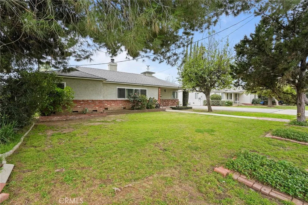 15934 Kittridge, Lake Balboa, California 91406 home-pic-2