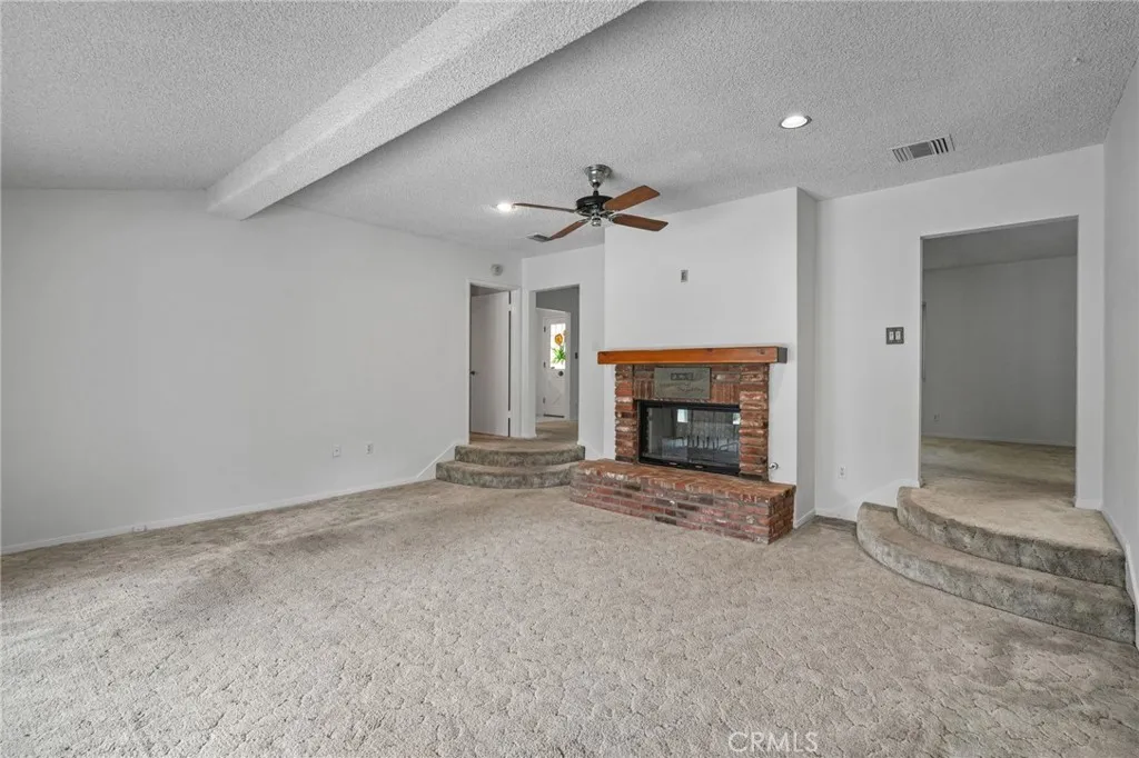 15934 Kittridge, Lake Balboa, California 91406 home-pic-19