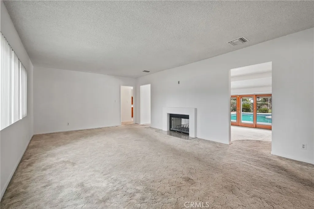 15934 Kittridge, Lake Balboa, California 91406 home-pic-10