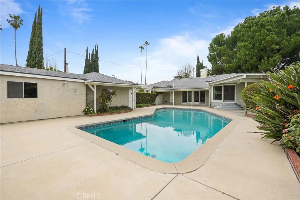 15934 Kittridge, Lake Balboa, California 91406 home-pic-37