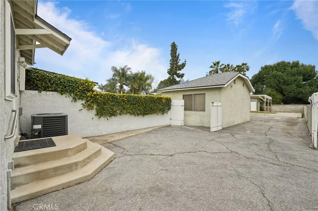 15934 Kittridge, Lake Balboa, California 91406 home-pic-41
