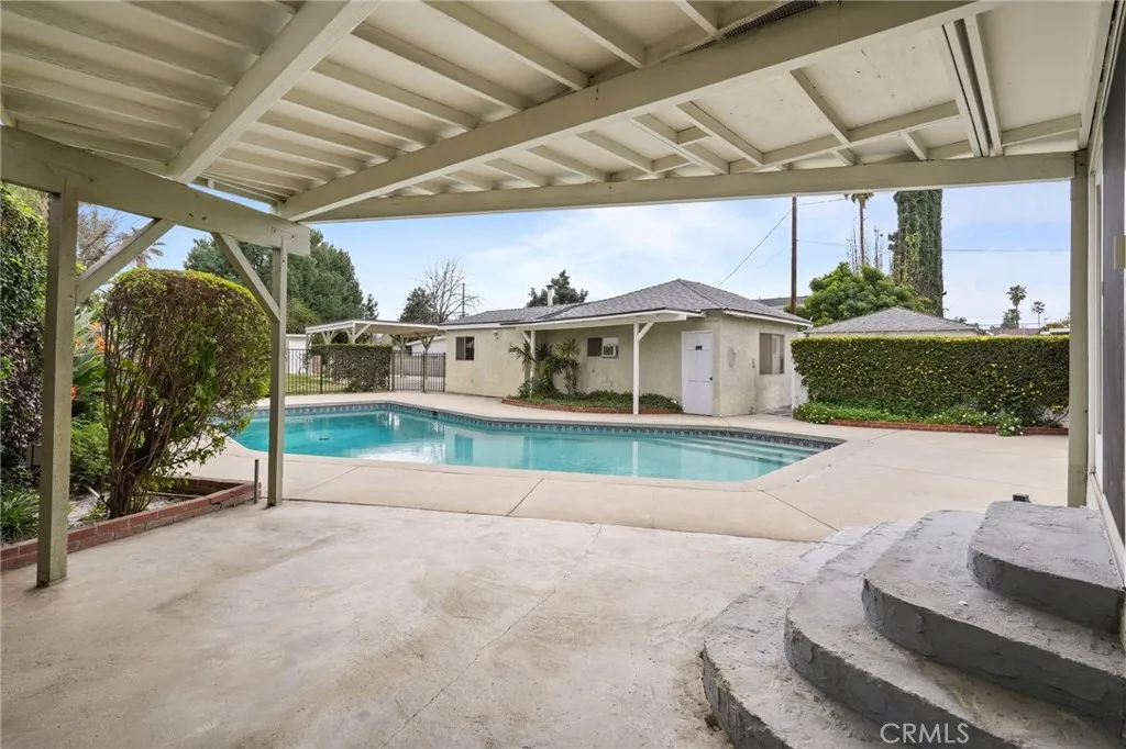 15934 Kittridge, Lake Balboa, California 91406 home-pic-40