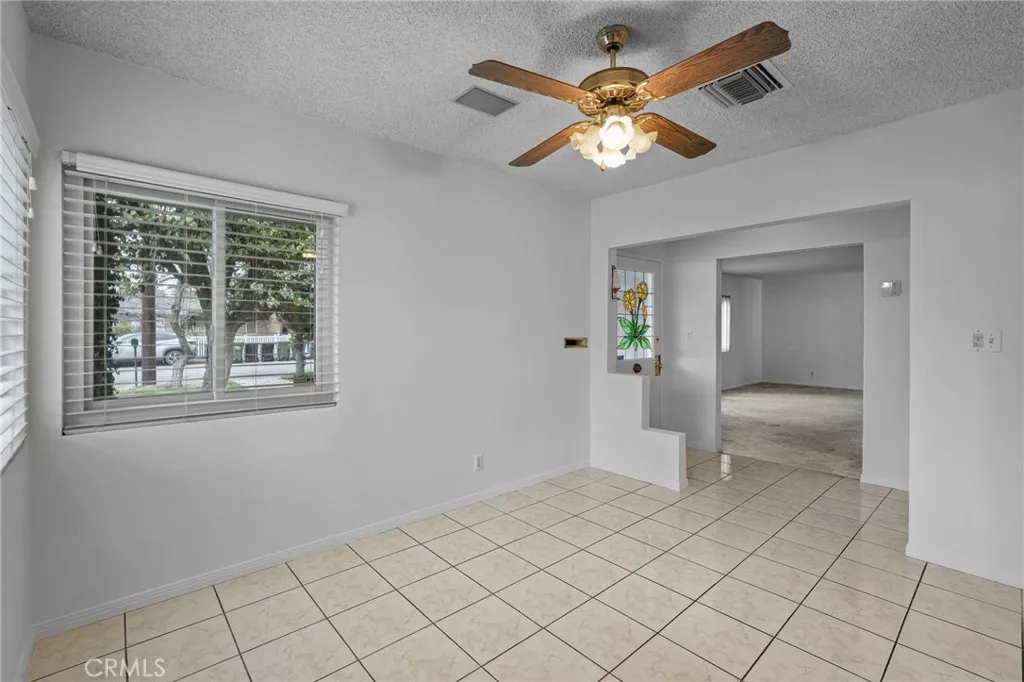 15934 Kittridge, Lake Balboa, California 91406 home-pic-11