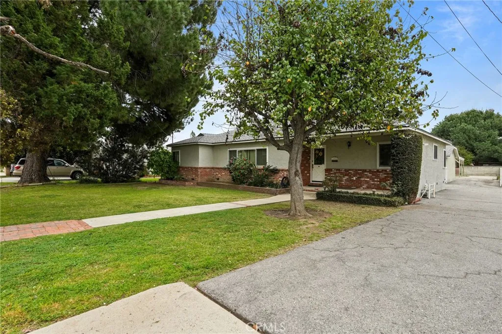 15934 Kittridge, Lake Balboa, California 91406 home-pic-4