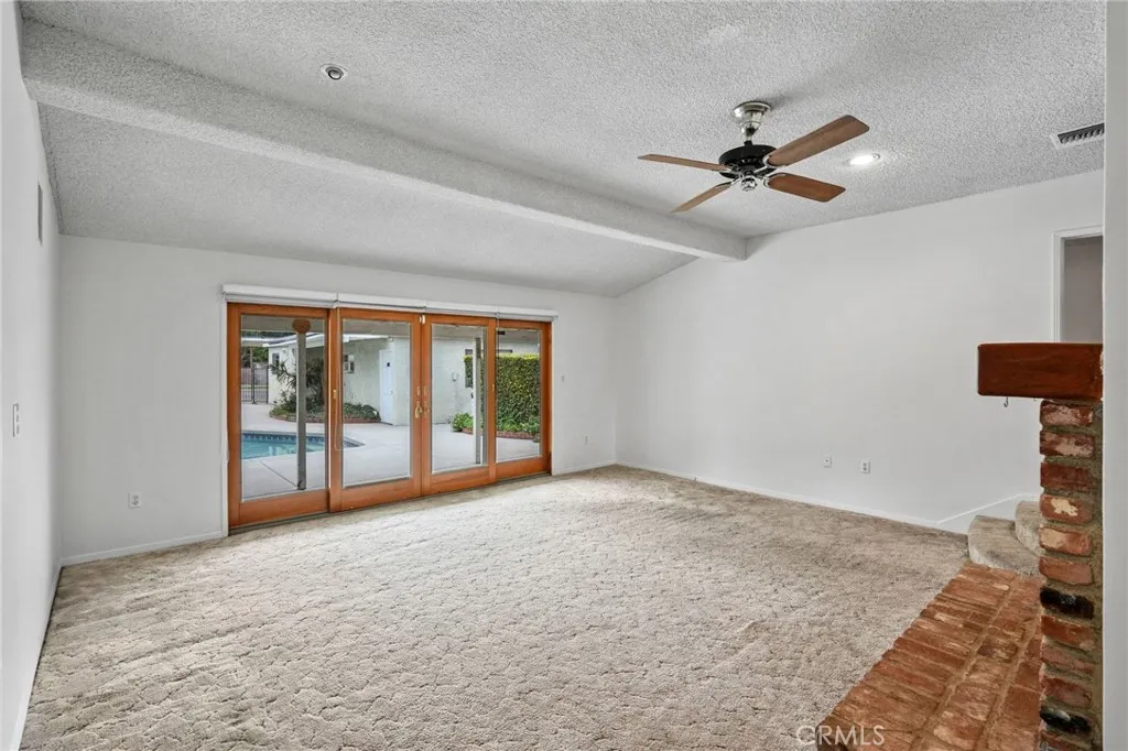 15934 Kittridge, Lake Balboa, California 91406 home-pic-21