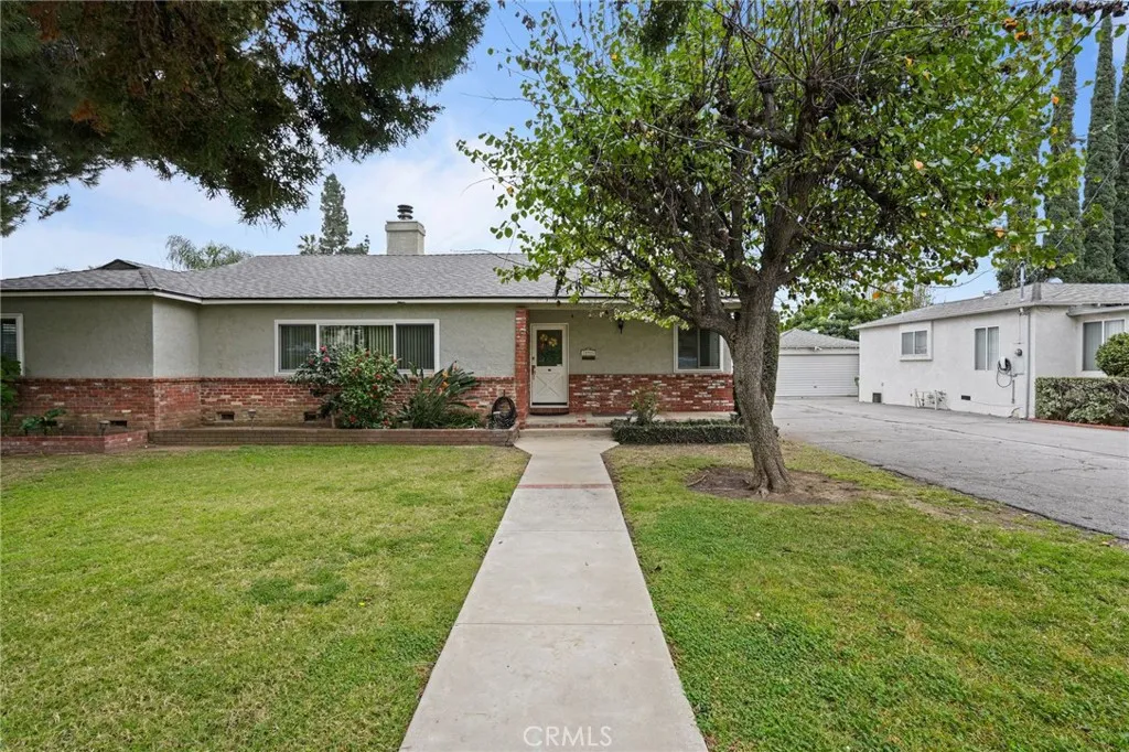 15934 Kittridge, Lake Balboa, California 91406 home-pic-1