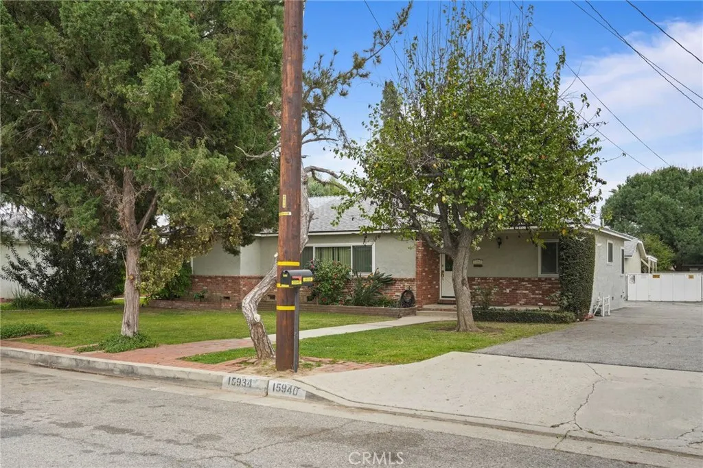 15934 Kittridge, Lake Balboa, California 91406 home-pic-3