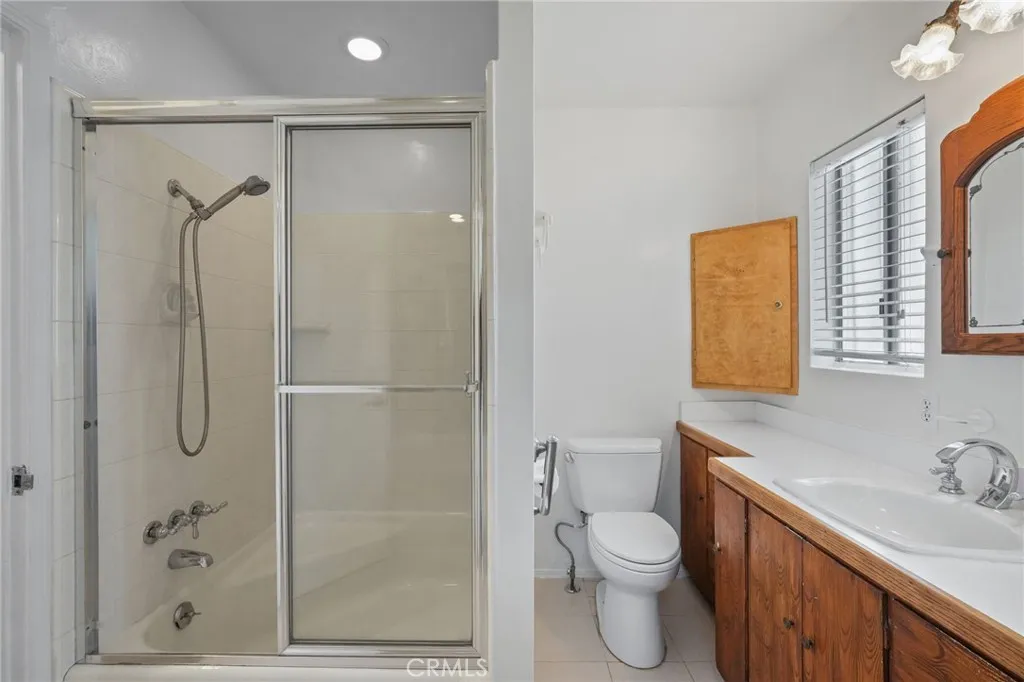 15934 Kittridge, Lake Balboa, California 91406 home-pic-31