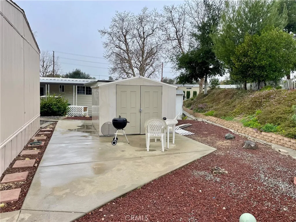 LARGE LOT!! 2 SHEDS STAY!