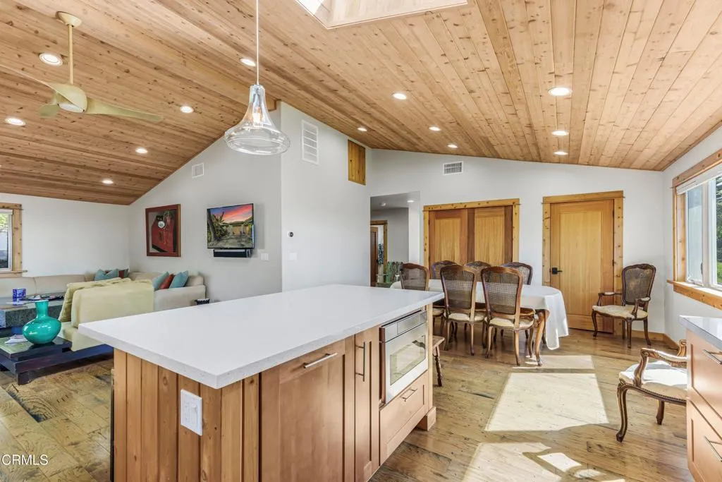 7035 Oxnard Avenue, Ventura, California 93001 home-pic-13
