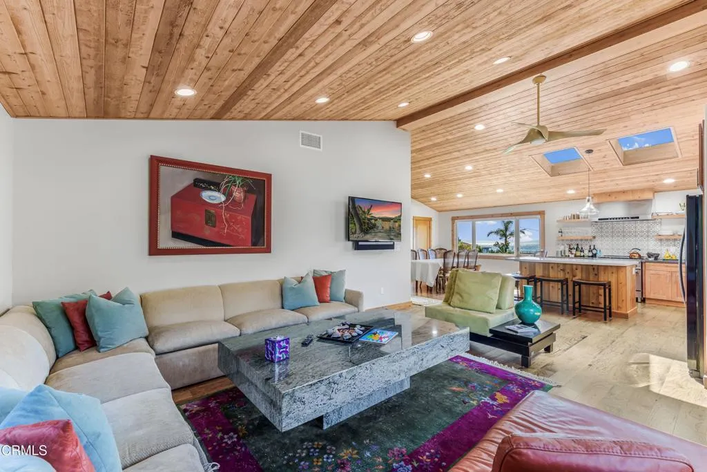 7035 Oxnard Avenue, Ventura, California 93001 home-pic-7