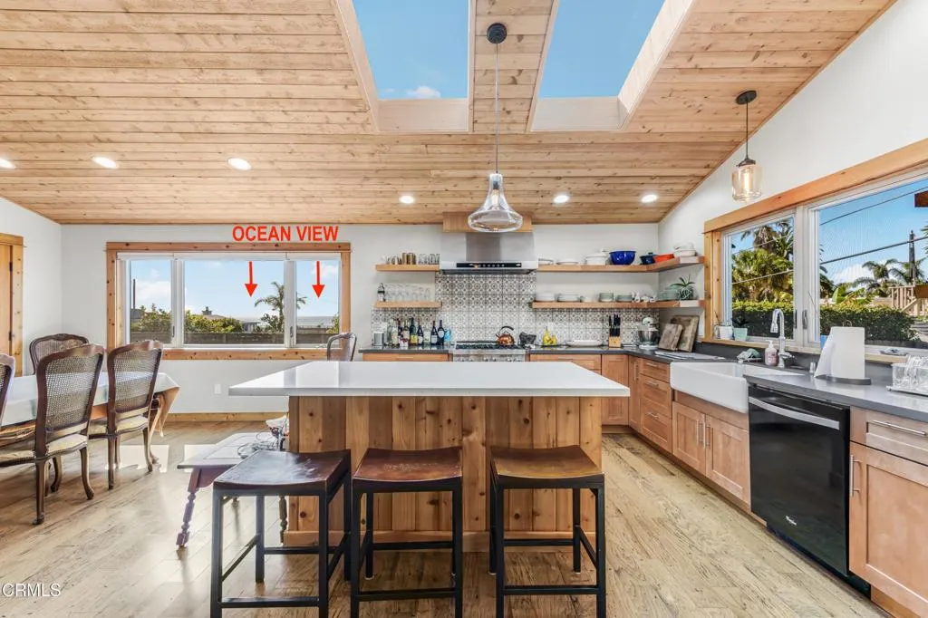 7035 Oxnard Avenue, Ventura, California 93001 home-pic-1