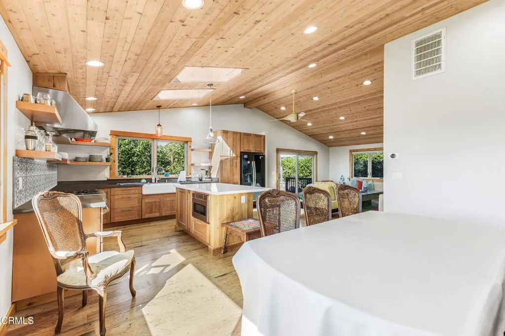 7035 Oxnard Avenue, Ventura, California 93001 home-pic-14