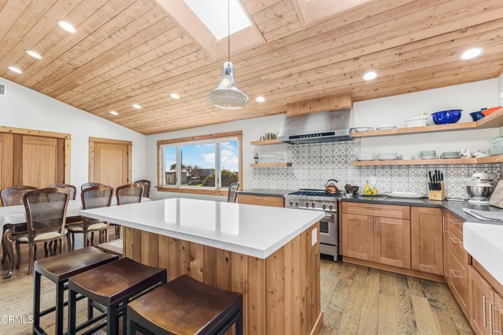 7035 Oxnard Avenue, Ventura, California 93001 home-pic-17