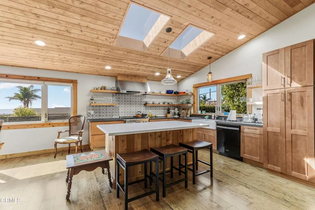 7035 Oxnard Avenue, Ventura, California 93001 home-pic-16