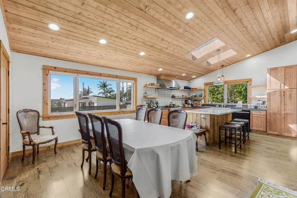 7035 Oxnard Avenue, Ventura, California 93001 home-pic-10
