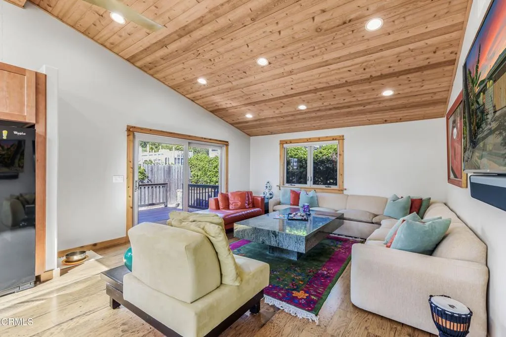 7035 Oxnard Avenue, Ventura, California 93001 home-pic-8