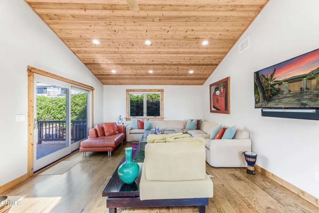 7035 Oxnard Avenue, Ventura, California 93001 home-pic-6