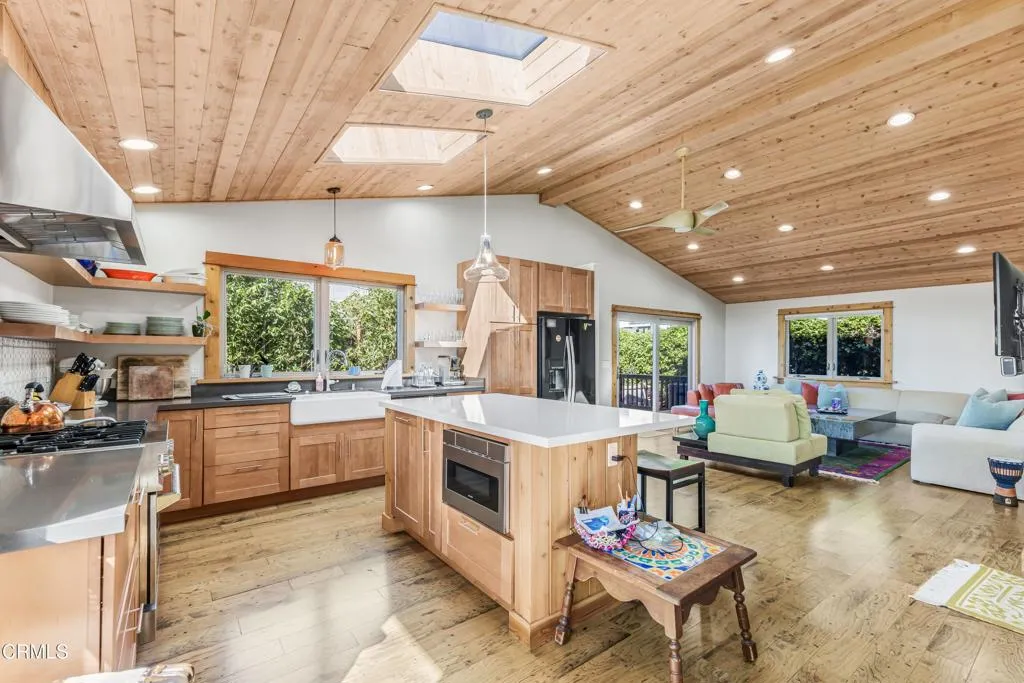 7035 Oxnard Avenue, Ventura, California 93001 home-pic-12