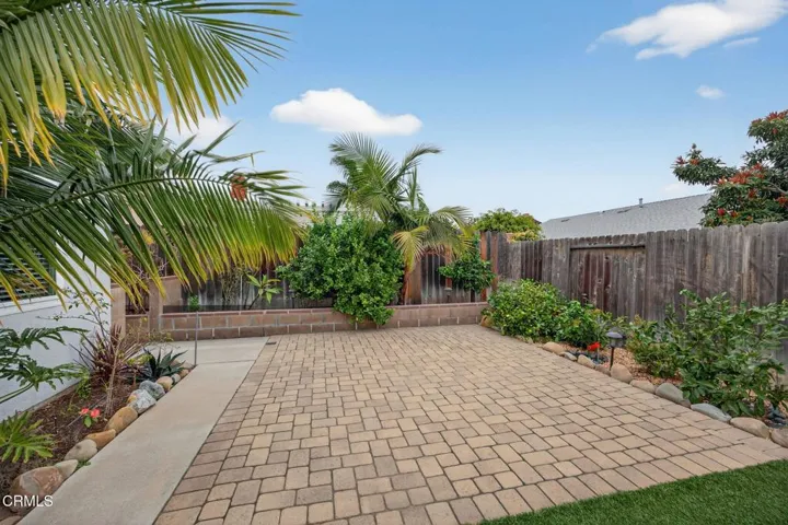 36-web-or-mls-Upmarketmedia_290Dan-109