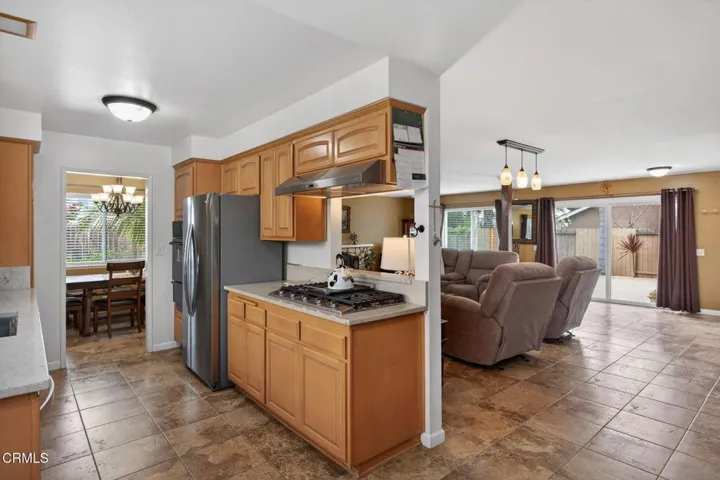 19-web-or-mls-Upmarketmedia_290Dan-056