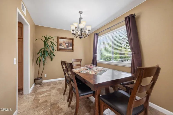 13-web-or-mls-Upmarketmedia_290Dan-038