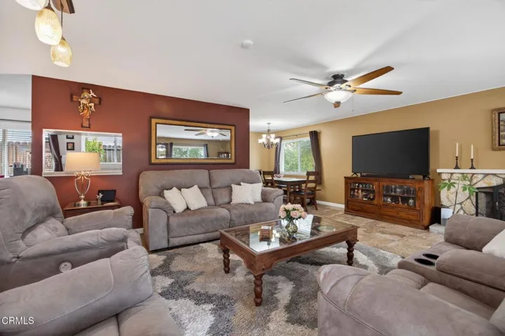 10-web-or-mls-Upmarketmedia_290Dan-028