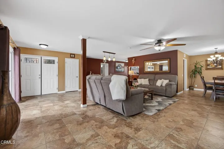 8-web-or-mls-Upmarketmedia_290Dan-023