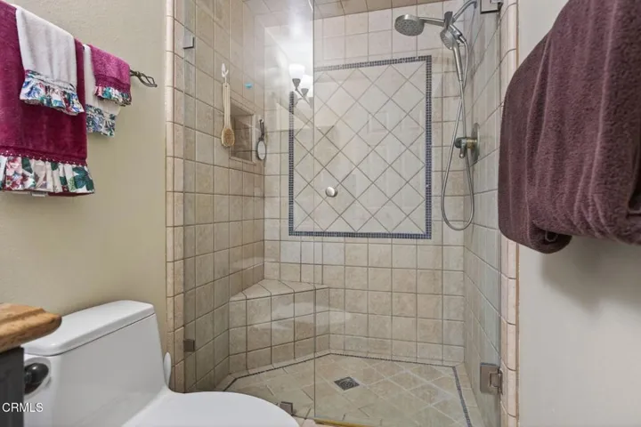 23-web-or-mls-Upmarketmedia_290Dan-069