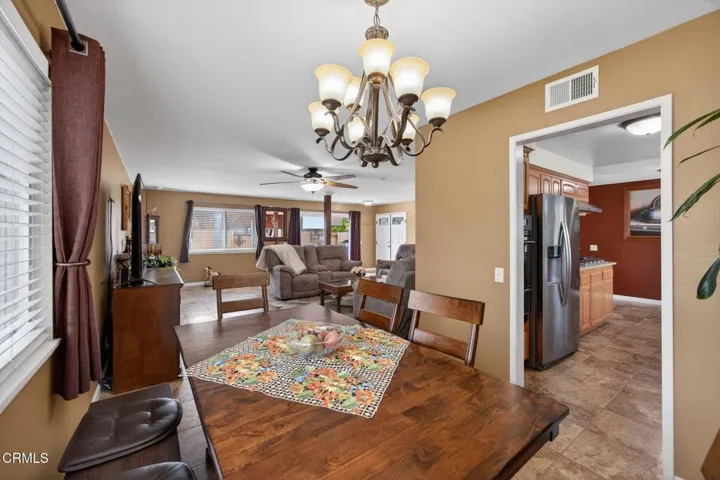 14-web-or-mls-Upmarketmedia_290Dan-040