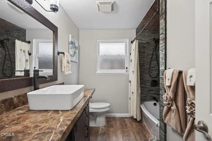 27-web-or-mls-Upmarketmedia_290Dan-082