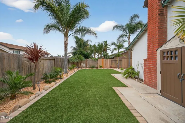 35-web-or-mls-Upmarketmedia_290Dan-107