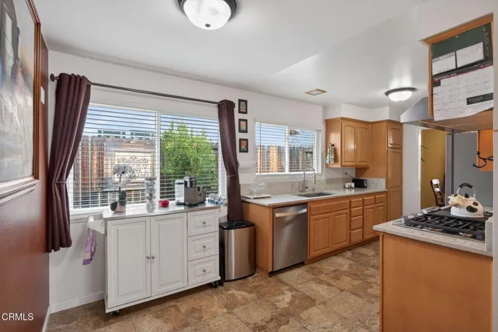 18-web-or-mls-Upmarketmedia_290Dan-052