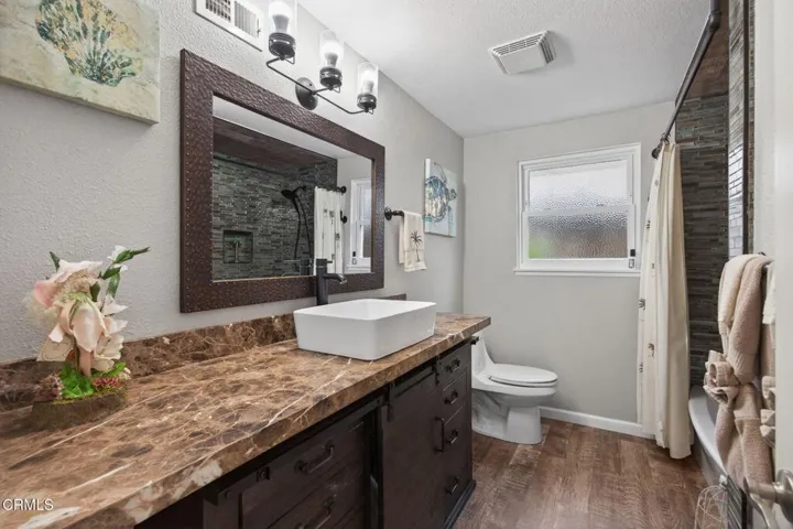 26-web-or-mls-Upmarketmedia_290Dan-080