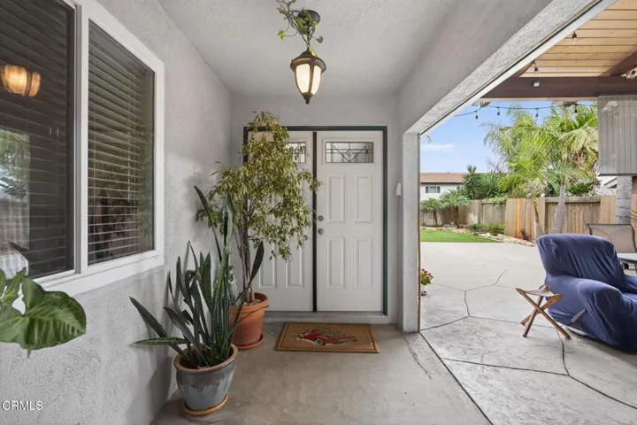 6-web-or-mls-Upmarketmedia_290Dan-018