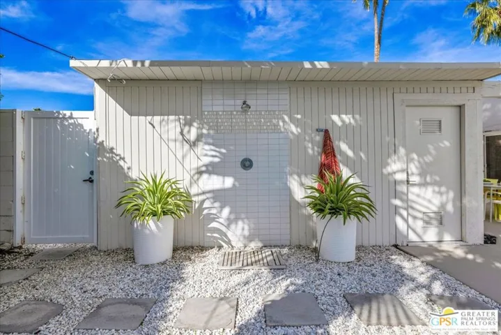 439 E Racquet Club Road, Palm Springs, California 92262