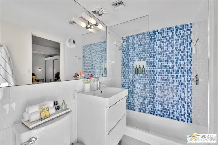 439 E Racquet Club Road, Palm Springs, California 92262