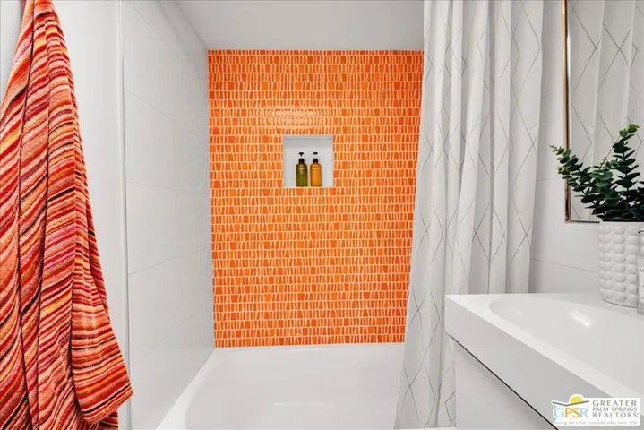 439 E Racquet Club Road, Palm Springs, California 92262