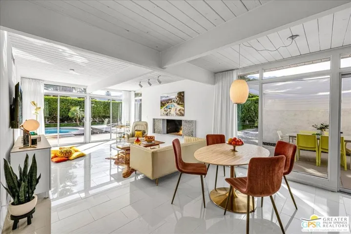 439 E Racquet Club Road, Palm Springs, California 92262