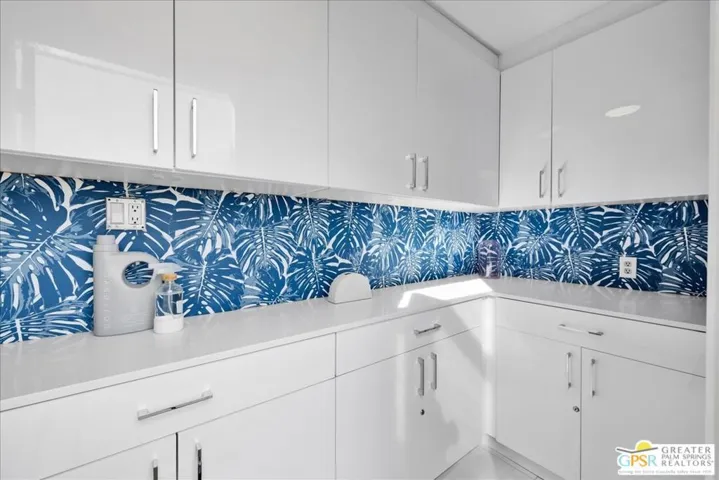 439 E Racquet Club Road, Palm Springs, California 92262