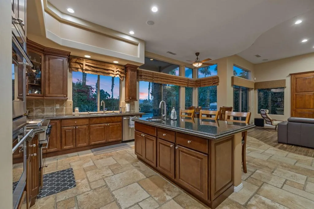 352 Crest Lake Drive, Palm Desert, California 92211 home-pic-29