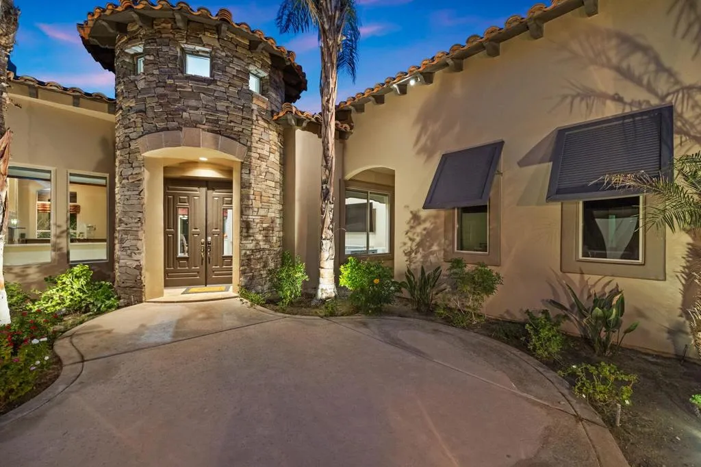 352 Crest Lake Drive, Palm Desert, California 92211 home-pic-9
